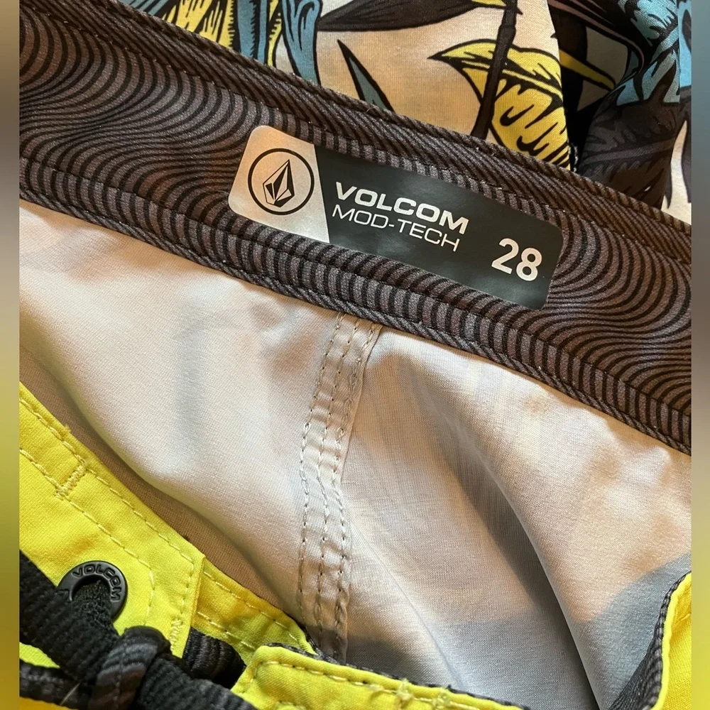 Volcom Mod-Tech Men’s swim tropical print yellow blue board shorts 28” waist S